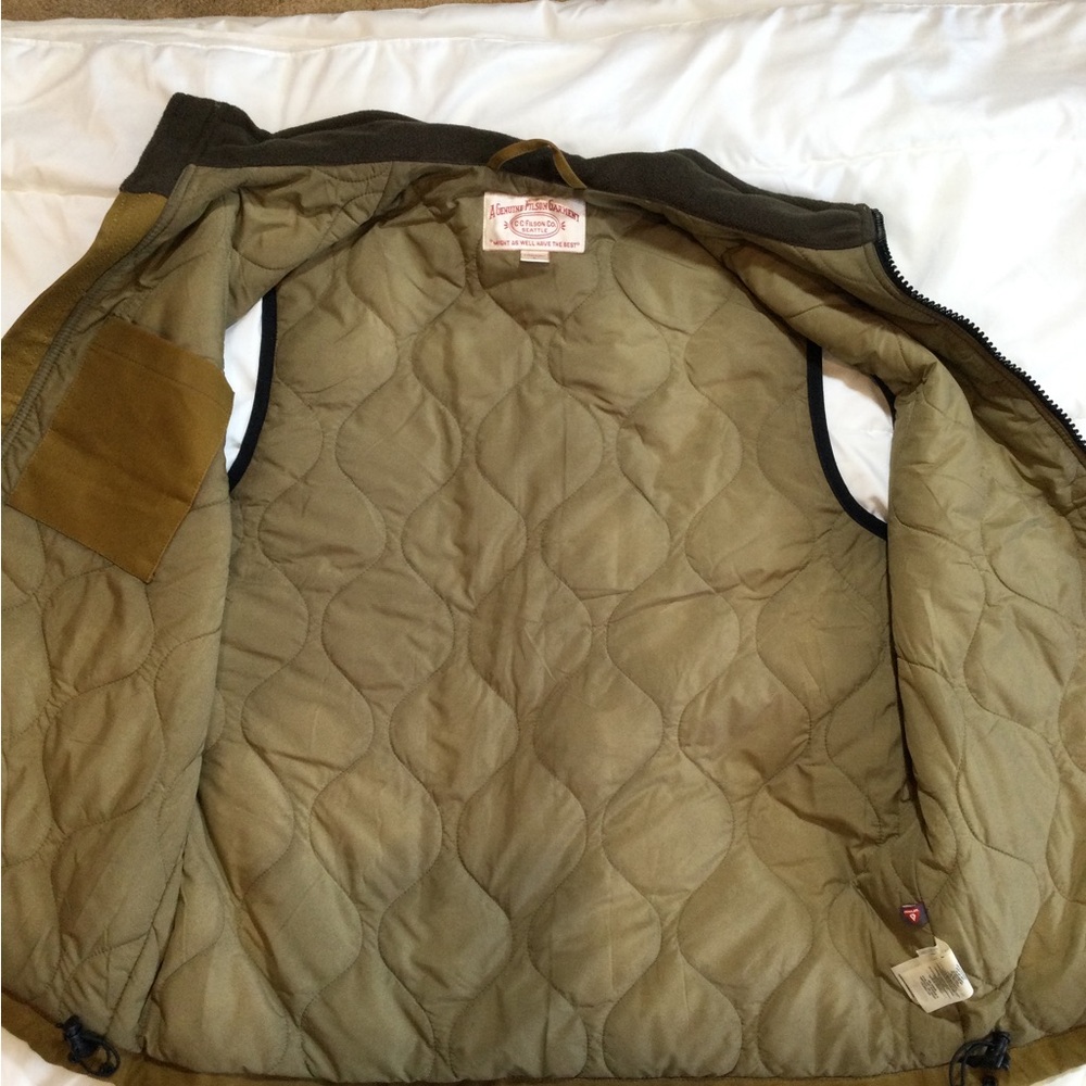 Filson Primaloft Vest - Picture 5 of 10